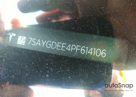 2023 Tesla Model Y Awd/Long Range Dual Motor All-Wheel Drive z USA, uszkodzony, nr VIN 7SAYGDEE4PF614106